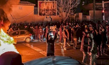 Massacre no Irã: Regime admite 5 mil mortos e Khamenei culpa 