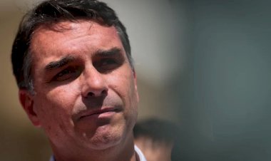 Tiro pela culatra? Flávio Bolsonaro pede apoio usando 