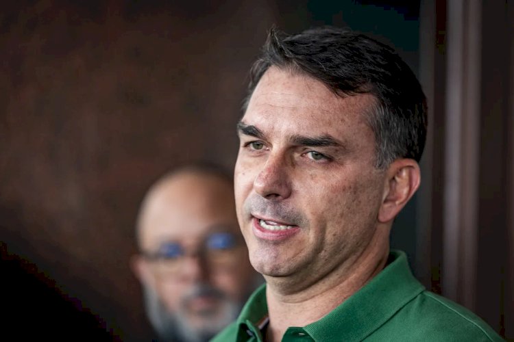 Banho de Água Fria: Flávio Bolsonaro frustra Faria Lima em primeiros encontros e dólar reage com alta